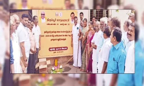 திருப்பூர் 22-வது வார்டில் தார்ச்சாலை அமைக்க பூமி பூஜைமண்டல தலைவர்- கவுன்சிலர் தொடங்கி வைத்தனர்