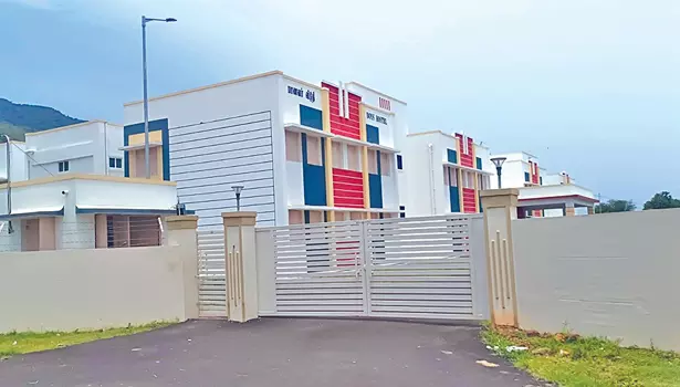 சேலம் அரியானூரில் இருந்து 3 கிலோமீட்டர் தூரத்தில் உள்ளஅரசு சட்டக் கல்லூரி-விடுதிக்கு இடையே பஸ்கள் இயக்கப்படுமா? சேலம் அரியானூரில் இருந்து 3 கிலோமீட்டர் தூரத்தில் உள்ளஅரசு சட்டக் கல்லூரி-விடுதிக்கு இடையே பஸ்கள் இயக்கப்படுமா?