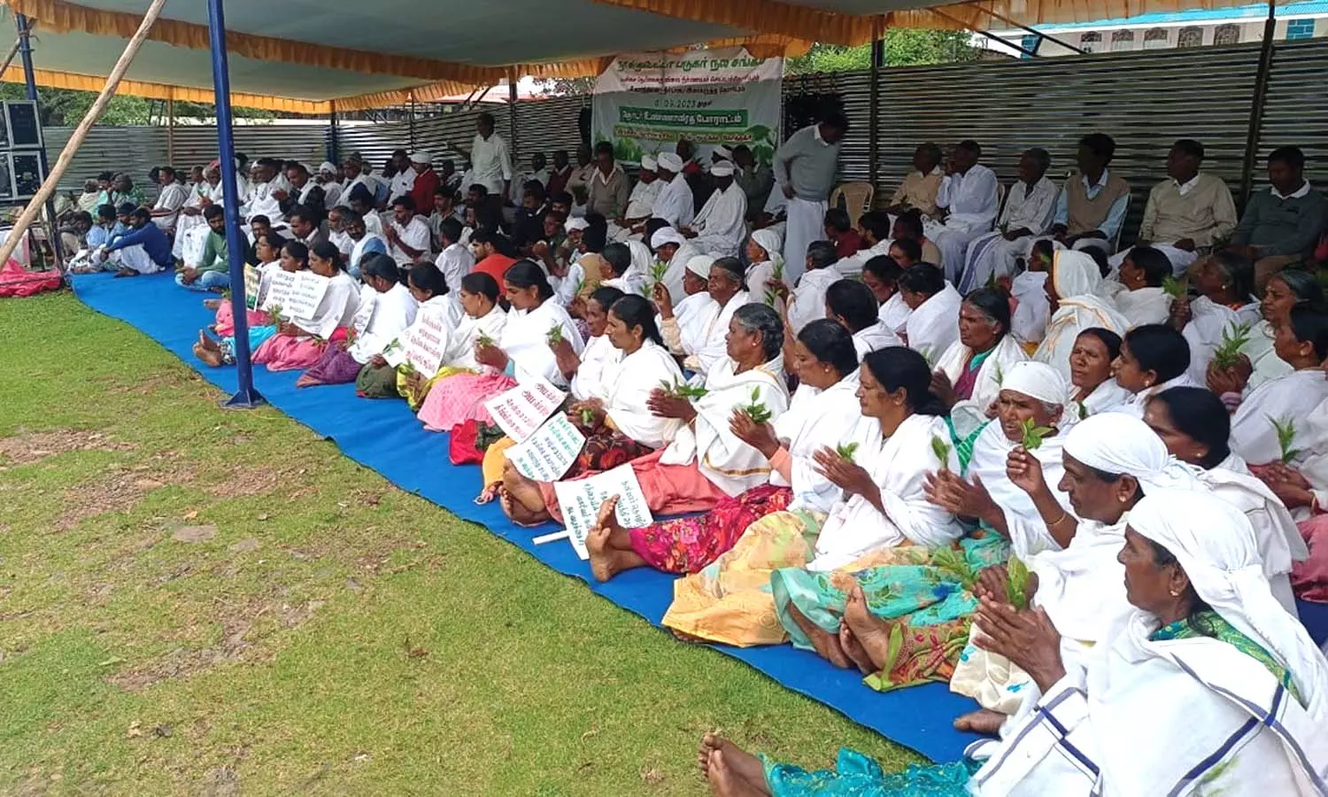 நீலகிரியில் 6-வது நாளாக தொடரும் உண்ணாவிரதம் நீலகிரியில் 6-வது நாளாக தொடரும் உண்ணாவிரதம்