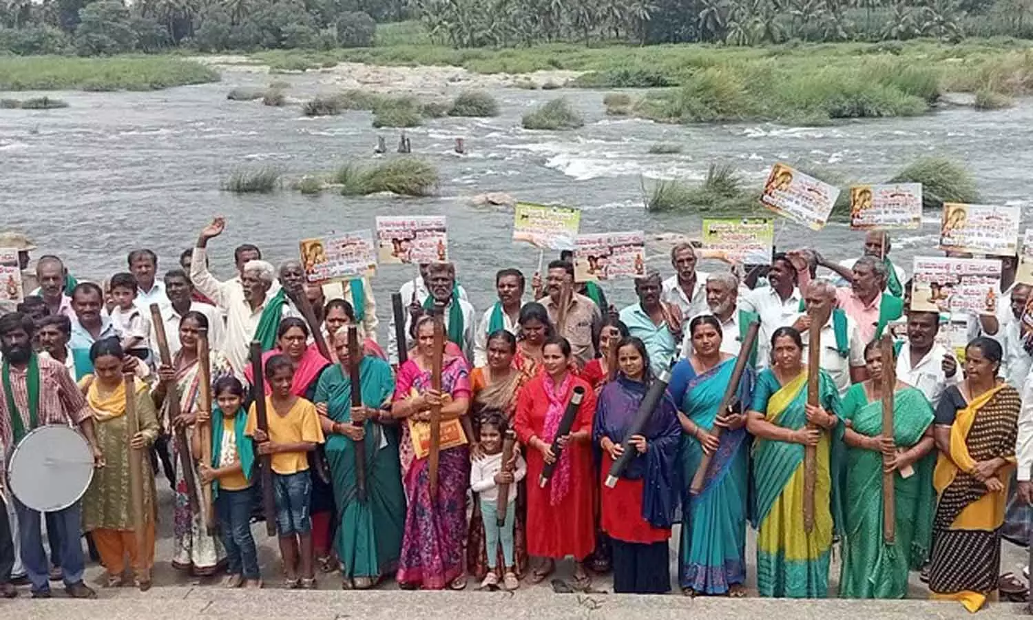 காவிரியில் தமிழகத்திற்கு தண்ணீர் திறக்க எதிர்ப்பு: மண்டியாவில் 8-வது நாளாக தொடரும் போராட்டம்