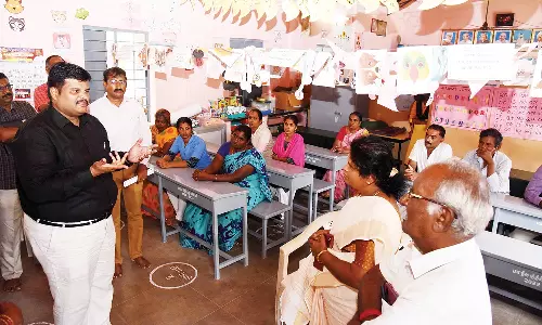 காலை உணவு திட்டத்தில் பட்டியலின பெண் சமைக்க கிராம மக்கள் எதிர்ப்பு: கலெக்டர் எச்சரிக்கையால் சுமூக தீர்வு