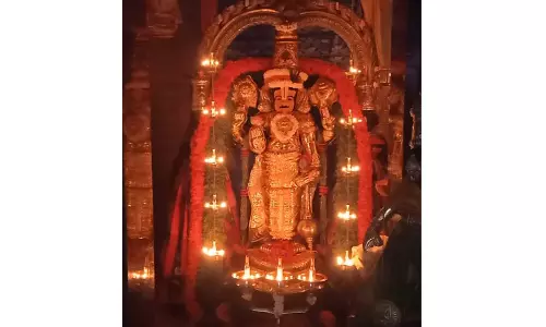 போடியில் குருவாயூரப்பன் அலங்காரத்தில் அருள்பாலித்த சீனிவாச பெருமாள்