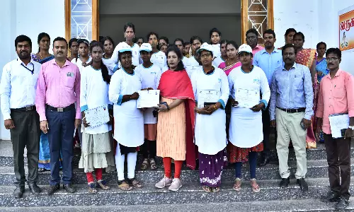 தேனி மாவட்டத்தில் மகளிர் சுயஉதவிக்குழுவினருக்கு ரூ.594 கோடி கடன் வழங்க இலக்கு