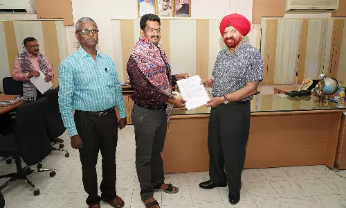 சந்திரயான் -3 வெற்றியில் பங்களித்த காந்திகிராம பல்கலை பேராசிரியருக்கு பாராட்டு