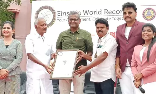 எஸ்.பி.கே. கல்வி குழும மாணவர்கள் 6 ஆயிரம் பேர் ஒரே நேரத்தில் கைதட்டி சாதனை