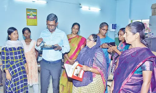 காலை உணவு திட்டம் - அரசு பள்ளிகளில் கலெக்டர் திடீர் ஆய்வு