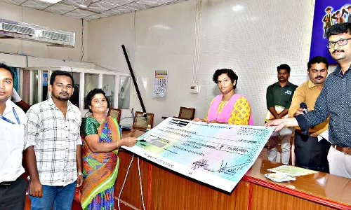 கல்லூரி மாணவர்களுக்கு கல்விக்கடன் ஆணை வழங்கல்