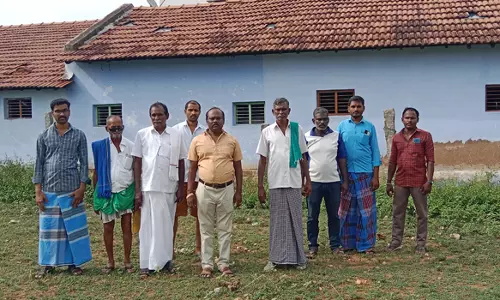 குடியிருப்பு பகுதியில் கால்வாய்அமைக்க விவசாயிகள் எதிர்ப்பு