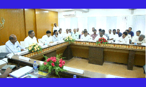 மாநகராட்சிகளில் நடைபெறும் வளர்ச்சி பணிகளுக்கான ஆய்வுக்கூட்டம்