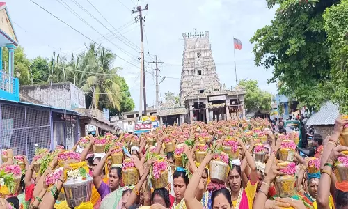 பண்ருட்டி   தட்டாஞ்சாவடி காளியம்மன்  கோவிலில்  1008 பால்குட ஊர்வலம்