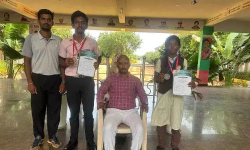 ஊத்துக்குளி எஸ். ஆர். மெட்ரிக் பள்ளி மாணவர்கள் மாவட்ட அளவிலான தடகள போட்டிக்கு தேர்வு