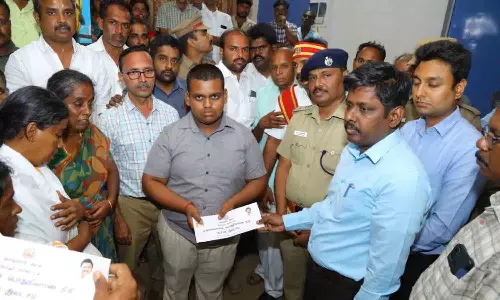 கொலை செய்யப்பட்ட 4பேரின் குடும்பத்தினருக்கு நிவாரண நிதி