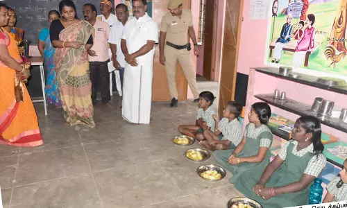 முதலமைச்சரின் காலை உணவுகளின் தரம் குறித்து கலெக்டர் ஆய்வு