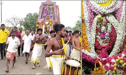 முள்ளக்காட்டில் கொடை விழாவை முன்னிட்டு வடபத்திரகாளி அம்மன் சப்பரத்தில் நகர்வலம்- ஆயிரக்கணக்கானோர் பங்கேற்பு