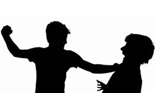 சட்டவிரோத மது விற்பனை நடந்த இடத்தில் மோதல்-போலீசார் தீவிர விசாரணை