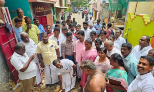 நாகர்கோவில் வடிவீஸ்வரத்தில் பாதாள சாக்கடை திட்டத்தில் வீடுகளுக்கு இணைப்புகள்