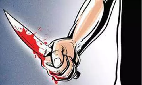 2 பேருக்கு கத்தி குத்து