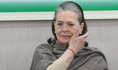 பாராளுமன்ற சிறப்பு கூட்டம்: இதைபற்றி நிச்சயம் பேசியே ஆகனும் - பிரதமருக்கு சோனியா காந்தி கடிதம்