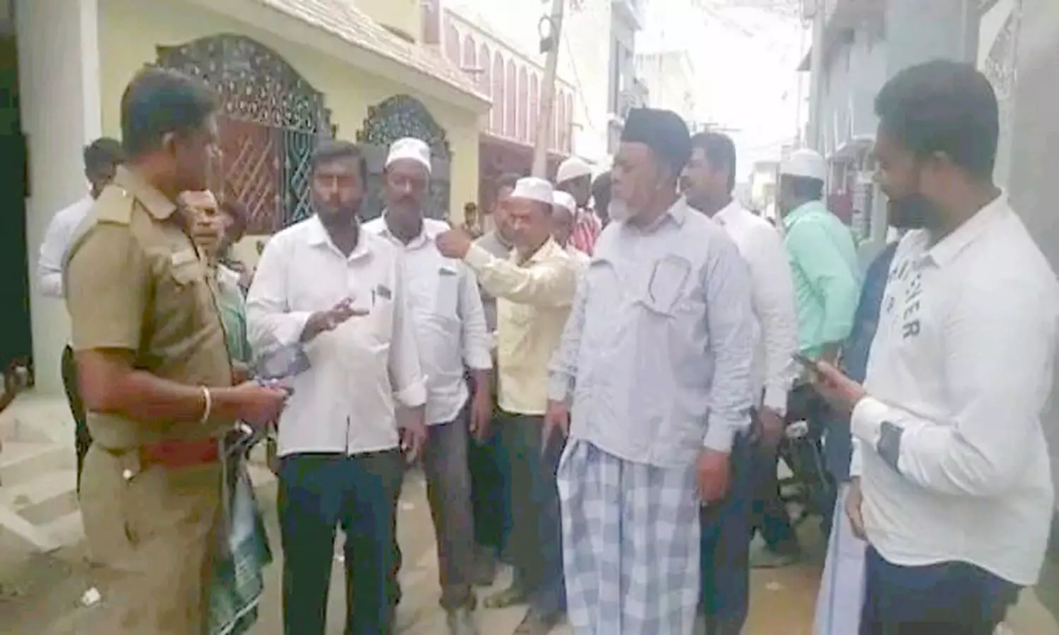 செல்போன் டவர் அமைக்க எதிர்ப்பு தெரிவித்து போராட்டம்