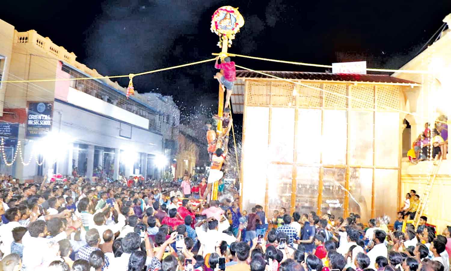 கிருஷ்ண ஜெயந்தியையொட்டி உறியடி திருவிழா | Uriadi festival on the occasion  of Krishna Jayanti