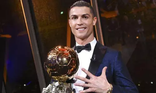 பலோன் டிஓர் விருது: ரொனால்டோ ரசிகர்கள் அதிர்ச்சி