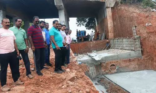 பார்வதிபுரம் ரெயில்வே பாலம் அருகே இரட்டை ரெயில் பாதை அமைக்கப்படும் இடத்தில் மடை அமைக்க நடவடிக்கை - மேயர் மகேஷ் உறுதி