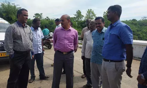 அளவிடும் இடத்தை மாற்ற காவிரிநீர் குழுவினர் காரைக்காலில் ஆய்வு