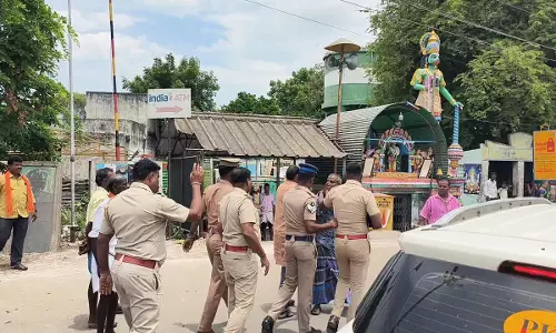 பொதுமக்கள் புகார் மீது உடனடி நடவடிக்கை எடுக்க வேண்டும்