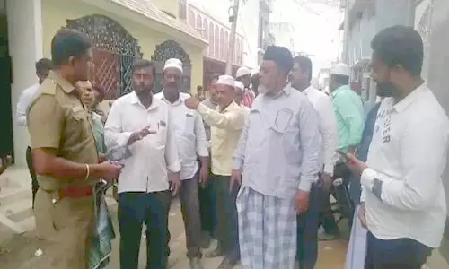 செல்போன் டவர் அமைக்க எதிர்ப்பு தெரிவித்து போராட்டம்