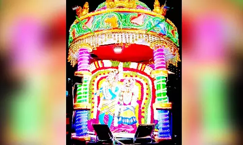 கிருஷ்ண ஜெயந்தி விழாவில் உறியடித்த எம்.எல்.ஏ.
