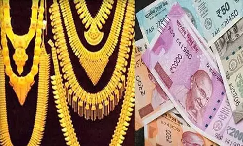 வீட்டின் பூட்டை உடைத்து நகை-பணம் கொள்ளை