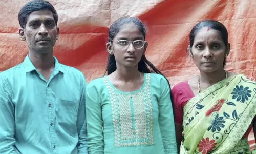 நீட் தேர்வில் வெற்றி பெற்றும் பணம் இல்லாததால் மருத்துவம் படிக்க முடியாமல் தவிக்கும் மாணவி