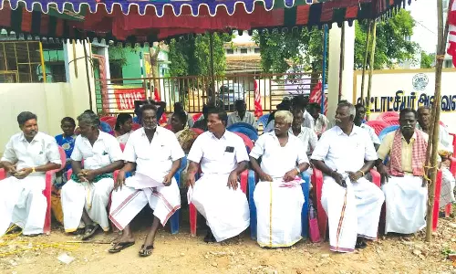 மன்னார்குடியில் உண்ணாவிரத போராட்டம்