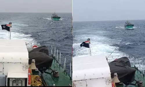 நடுக்கடலில் தத்தளித்த காசிமேடு மீனவர்கள் 9 பேரை மீட்ட கடலோர காவல் படையினர்