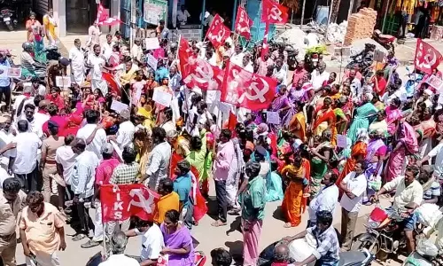 மார்க்கிஸ்ட் கம்யூனிஸ்ட் கட்சி சார்பில் மத்திய அரசை கண்டித்து சாலை மறியல்-199 பேர் கைது