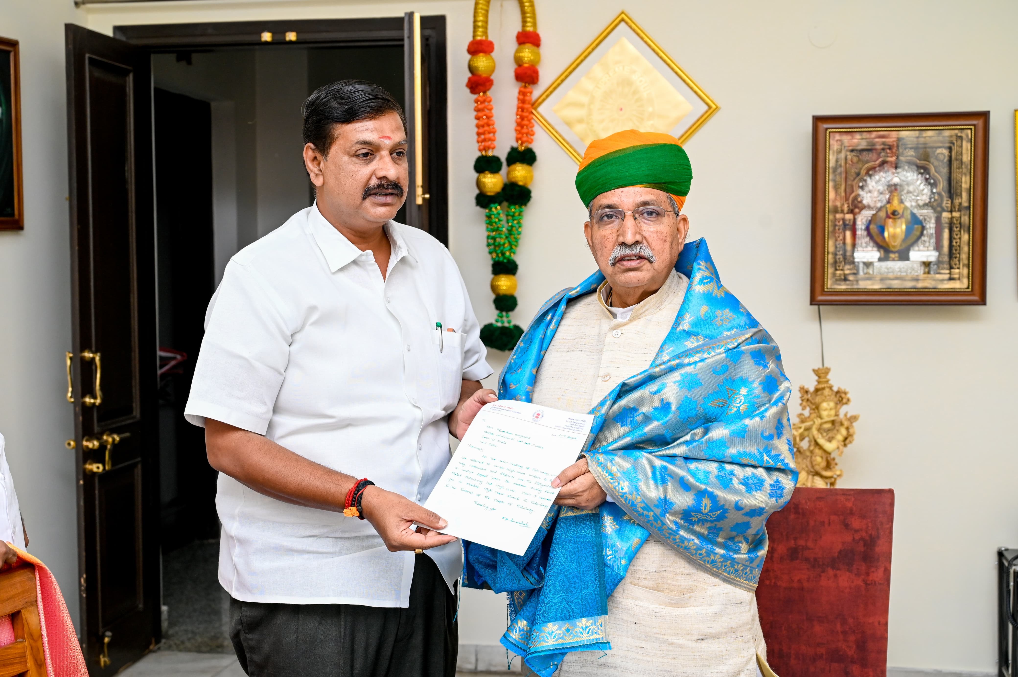 புதுச்சேரியில்  ஐகோர்ட் கிளை அமைக்க வேண்டும்