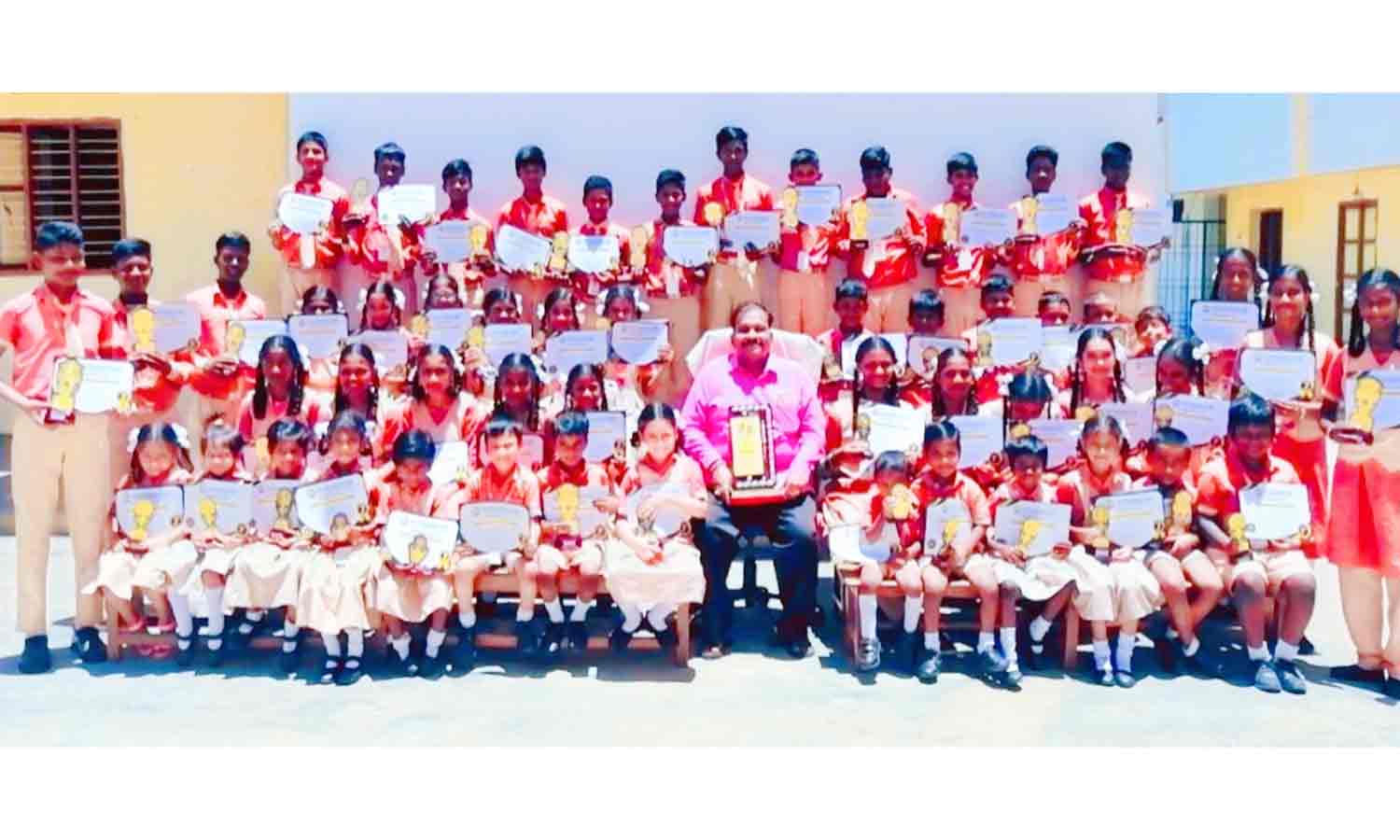 நேஷனல் பள்ளி ஒட்டுமொத்த சுழற்கோப்பை வென்று சாதனை