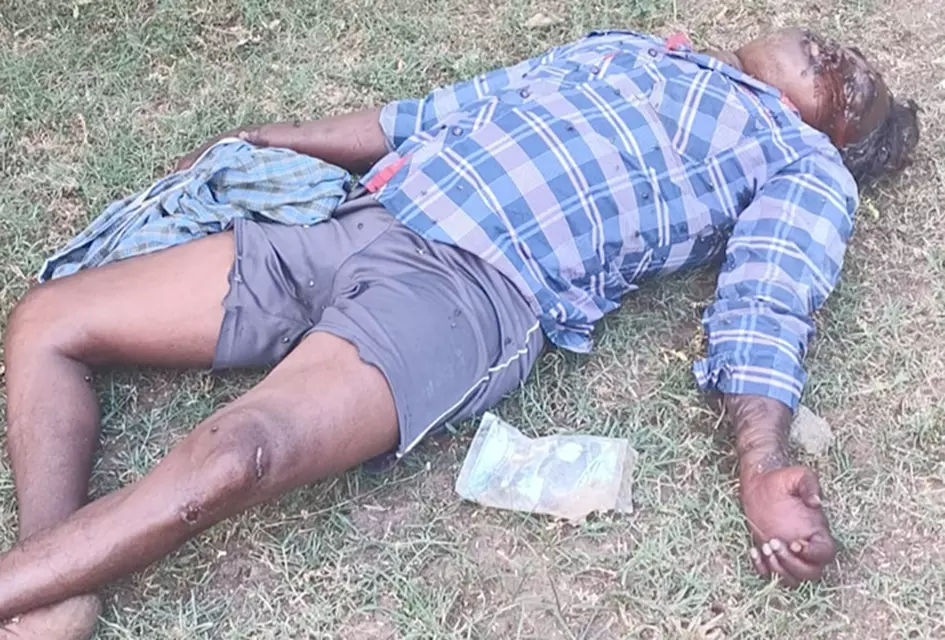 மக்கள் நடமாட்டம் மிகுந்த பகுதியில் இறந்து 2 நாட்களாக கிடந்த வாலிபர்