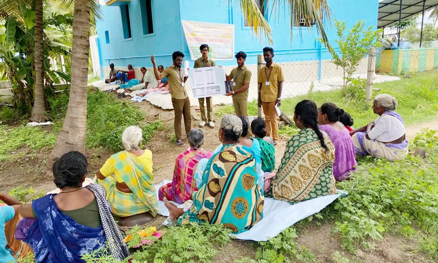 காந்திகிராம பல்கலைக்கழக வேளாண்துறை மாணவர்கள் விவசாயிகளுக்கு பயிற்சி காந்திகிராம பல்கலைக்கழக வேளாண்துறை மாணவர்கள் விவசாயிகளுக்கு பயிற்சி