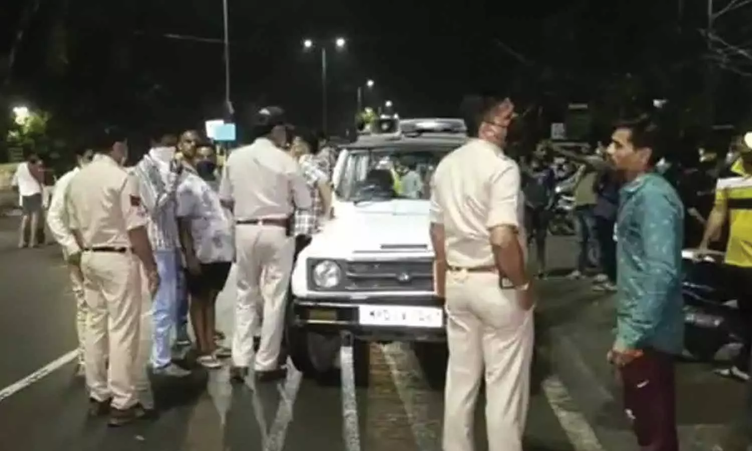 9 ஆண்டுகள் தனிமை வாழ்க்கை: ஓட்டல் அதிபர் துப்பாக்கியால் சுட்டு தற்கொலை 9 ஆண்டுகள் தனிமை வாழ்க்கை: ஓட்டல் அதிபர் துப்பாக்கியால் சுட்டு தற்கொலை