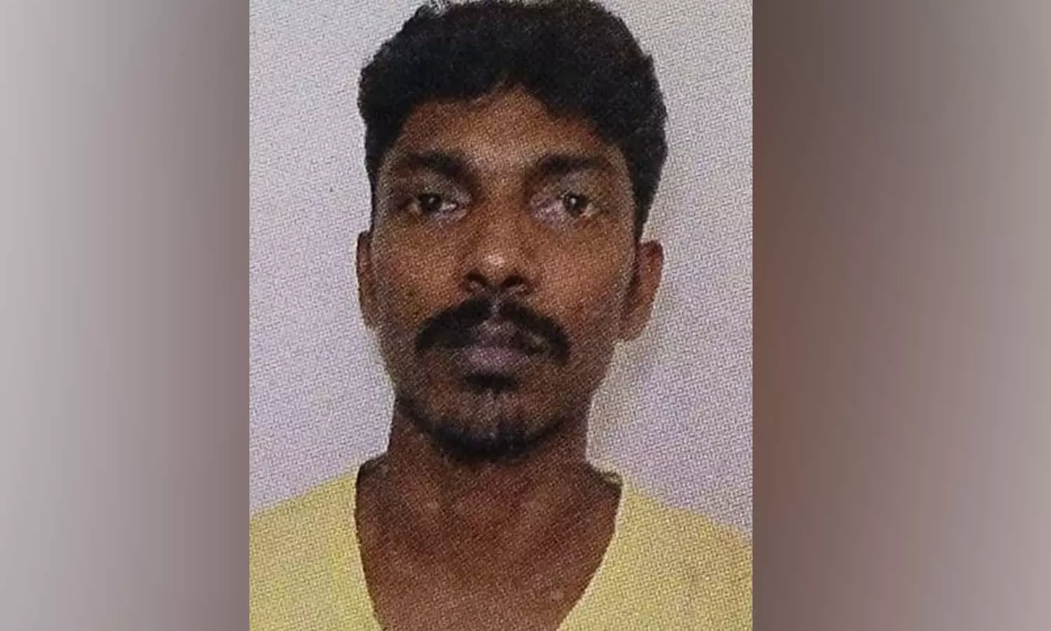 பெற்றோரை அவதூறாக பேசியதால் பனியன் நிறுவன ஊழியரை கழுத்தை அறுத்து கொன்ற பள்ளி மாணவன் பெற்றோரை அவதூறாக பேசியதால் பனியன் நிறுவன ஊழியரை கழுத்தை அறுத்து கொன்ற பள்ளி மாணவன்