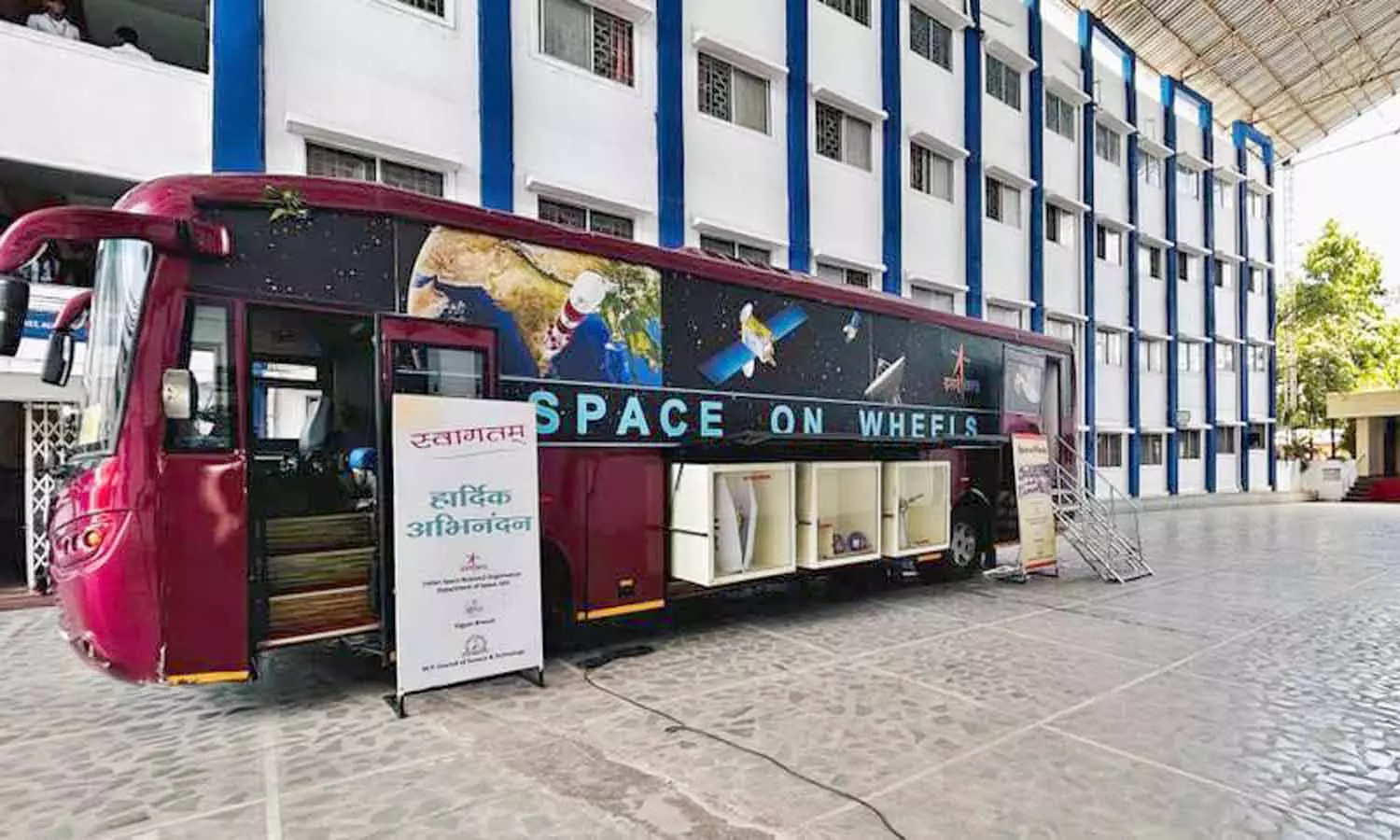 இஸ்ரோவின் அறிவியல் மாதிரி பஸ் கண்காட்சி