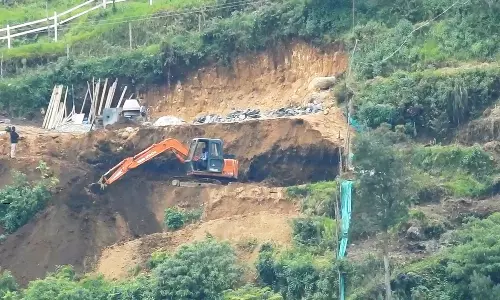 கொடைக்கானலில் அதிகாரிகள் துணையுடன் கனரக பயன்பாடு அதிகரிப்பு