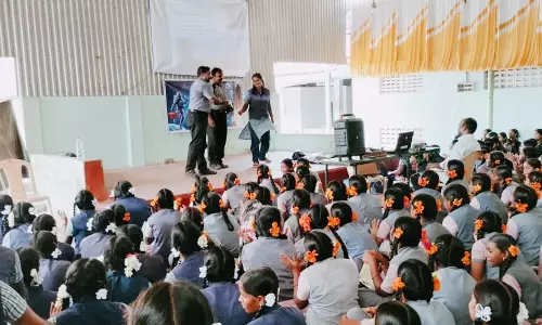 இஸ்ரோ விஞ்ஞானிகள்  தலைமையில் ஒட்டன்சத்திரம் அரசு பள்ளி மாணவிகளுக்கு அறிவியல் விழிப்புணர்வு  கருத்தரங்கு