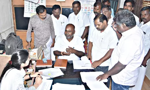 அரசுக்கு எதிராக மக்களை திரட்டி உண்ணாவிரத போராட்டம்