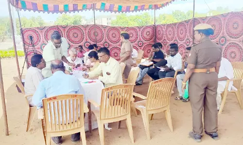 பணத்தை இழந்த ஏராளமானோர் புகார் அளிக்க குவிந்தனர்