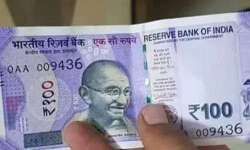 கட்டணம் போக மீதி தொகையை திருப்பி கேட்ட பள்ளி மாணவியை நடுவழியில் இறக்கி விட்ட பஸ் கண்டக்டர்