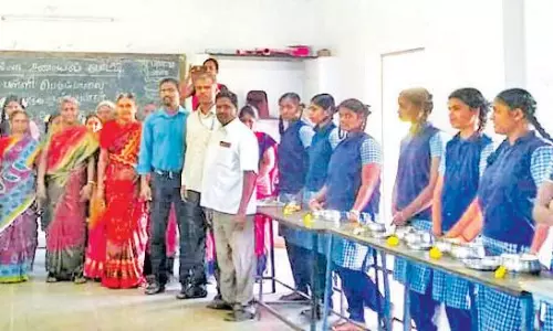 பெரும்பாலை அரசு பள்ளியில் அடுப்பில்லா சமையல் நிகழ்ச்சி