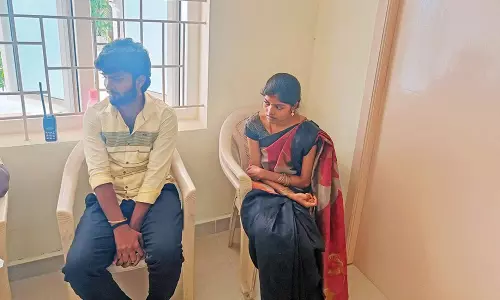 தருமபுரி மாவட்ட எஸ்.பி. அலுவலகத்தில் பாதுகாப்பு கேட்டு காதல் ஜோடி தஞ்சம்