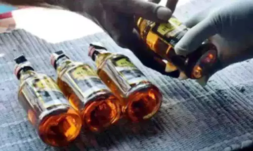 பல்லடம் செட்டிபாளையம் சாலையில் மதுபான கடை அமைக்க எதிர்ப்பு தெரிவித்து தாசில்தாரிடம் மனு